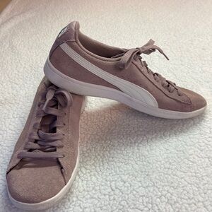 Puma Vikky Suede Softfoam Comfort Athletic Sneaker Light Plum Used Size 7